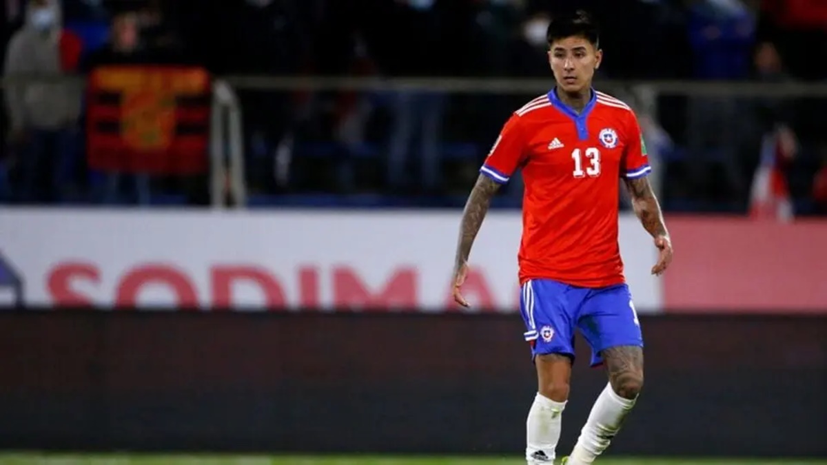 Erick Pulgar com a camisa da Seleção do Chile pelas eliminatórias da Copa (Foto: Reprodução/ GettyImages)