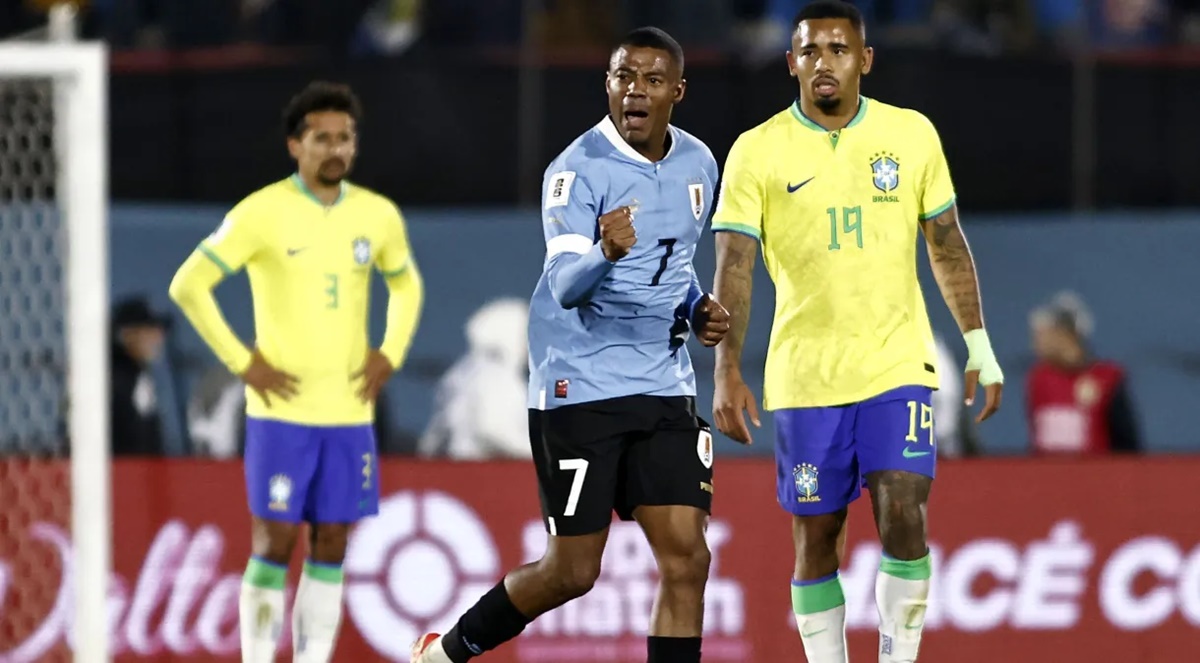 Nicolás De La Cruz faz gol pelo Uruguai em cima da seleção brasileira (Foto: Reprodução/ Ernesto Ryan/ GettyImages)