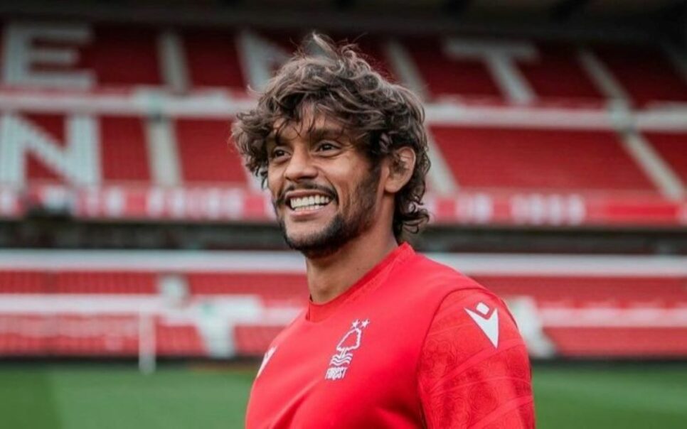 O jogador de futebol surpreendeu ao expor verdade (Foto: Divulgação / Nottingham Forest)