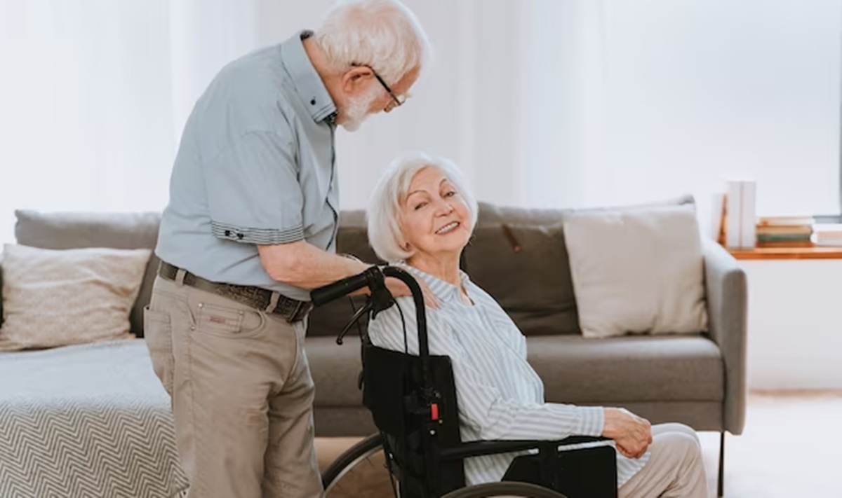 Idosos com 65 anos completos e deficientes tem direito ao BPC se cumprirem requisitos (Foto: Reprodução/ Internet)