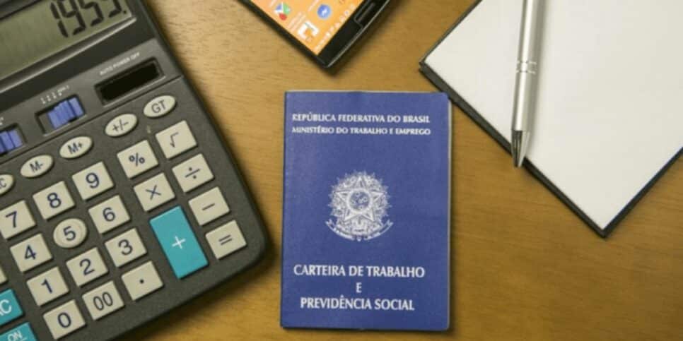 Carteira de Trabalho (Reprodução/Internet)