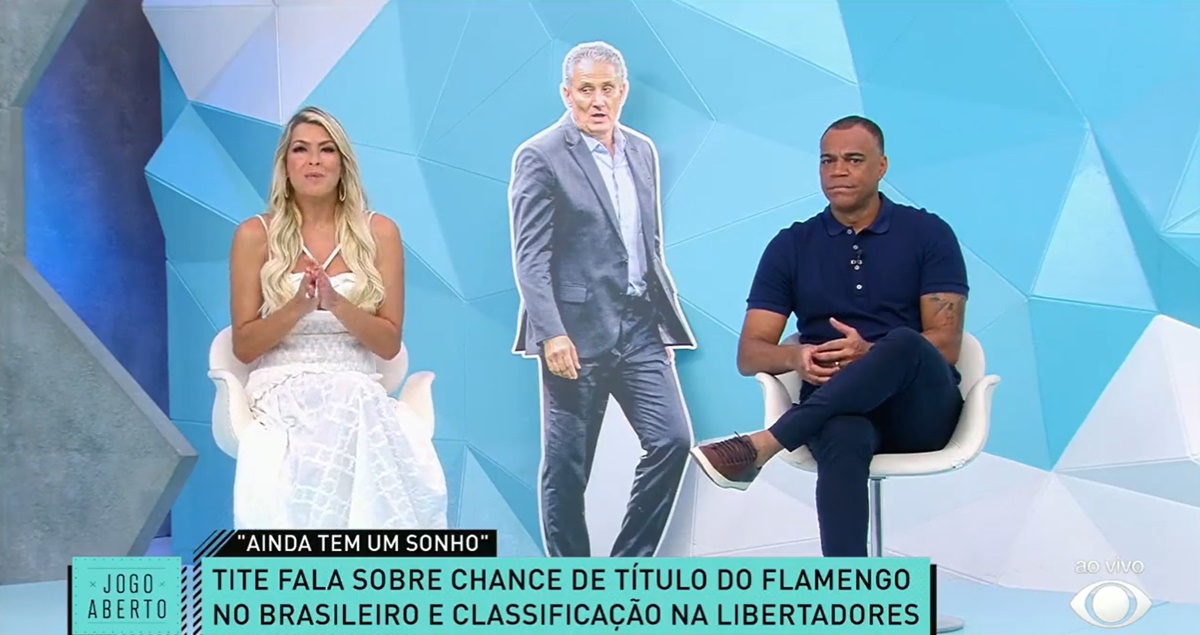 Renata Fan pergunta a Denílson sobre Tite e comentarista manda a real (Foto: Reprodução/ Jogo Aberto/ Band/ YouTube)