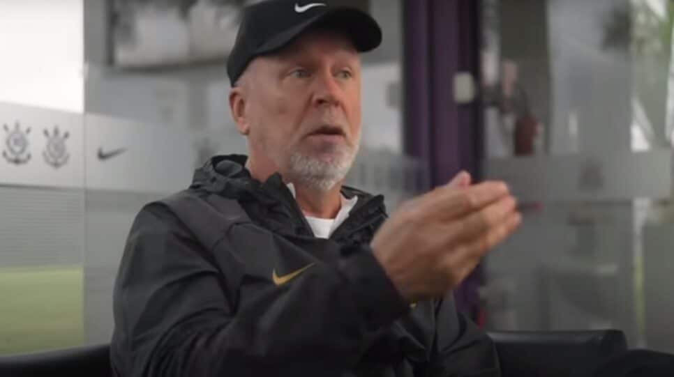 Mano Menezes treina o Corinthians (Foto: Reprodução/ Corinthians TV/ YouTube)