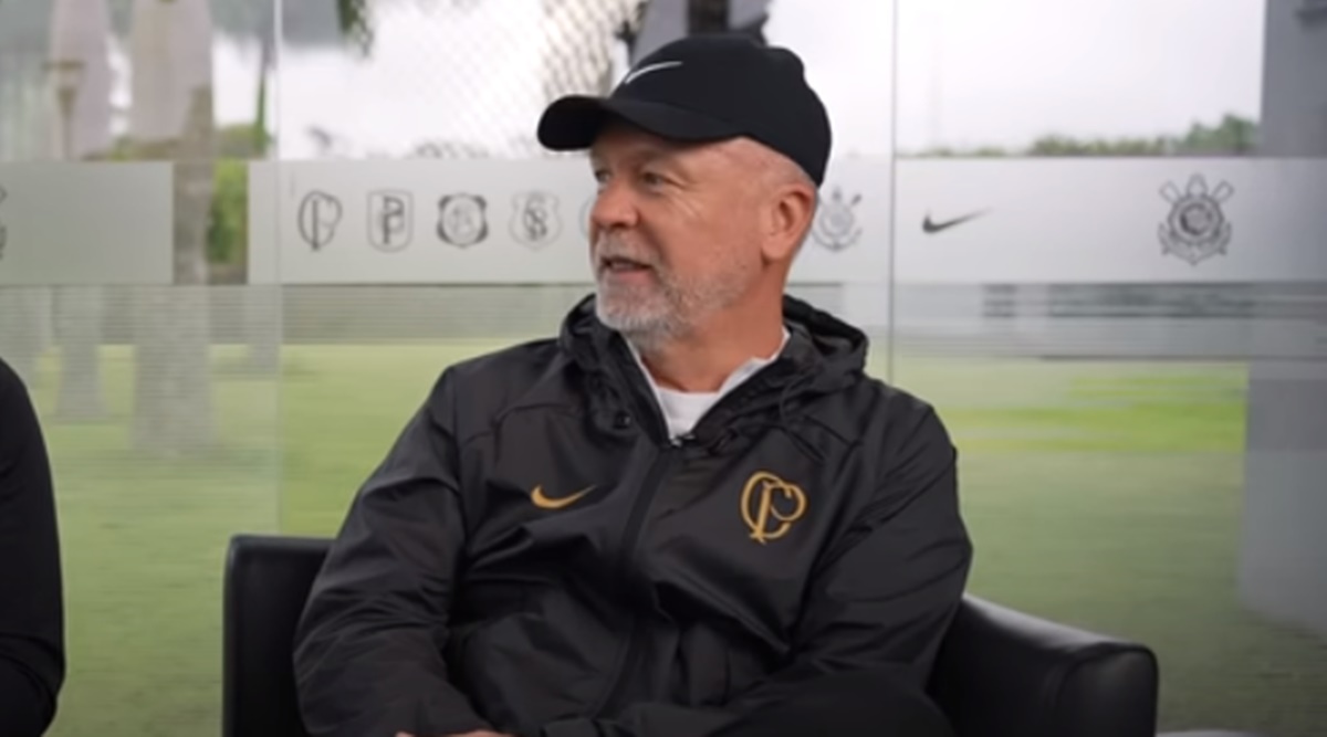 O famoso técnico de futebol Mano Menezes (Foto: Reprodução/ Corinthians TV/ YouTube)