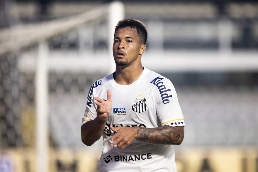 Marcos Leonardo é artilheiro do Santos e toma atitude com rival que prejudica ele na equipe (Foto: Reprodução/ Santos FC)