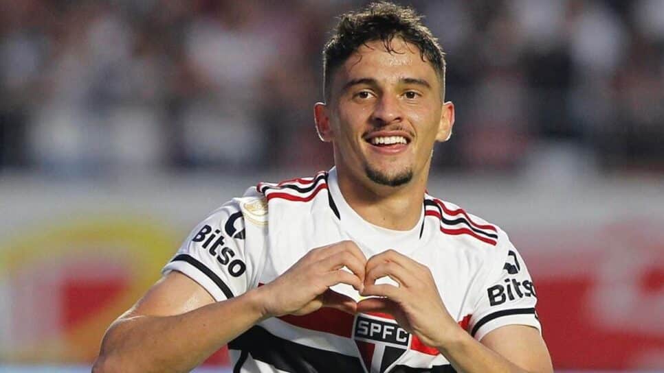 Pablo Maia, camisa 29 do São Paulo, tem amor à camisa revelado (Foto: Reprodução/ Rubens Chiri/ SPFC)