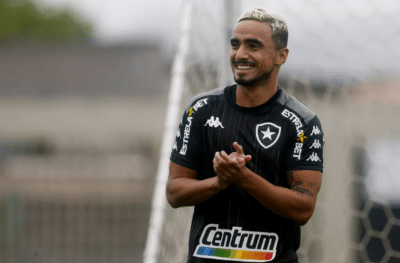 O jogador de futebol pode deixar o clube carioca pelo Grêmio em 2024 (Foto: Vitor Silva/Botafogo)