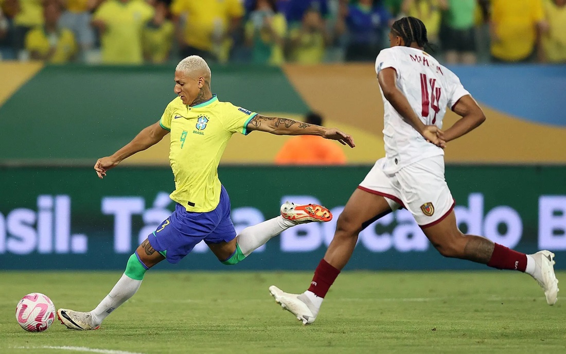 Richarlison atuando pela Seleção Brasileira não convence os torcedores (Foto: Reprodução/ Vitor Silva/ CBF)