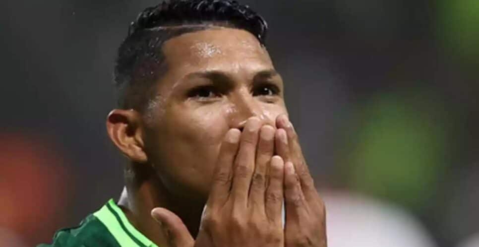 Alviverde jogador Rony, camisa 10 do Palmeiras, vive seca de gols e situação não anima diretoria (Foto: Reprodução/ SE Palmeiras)