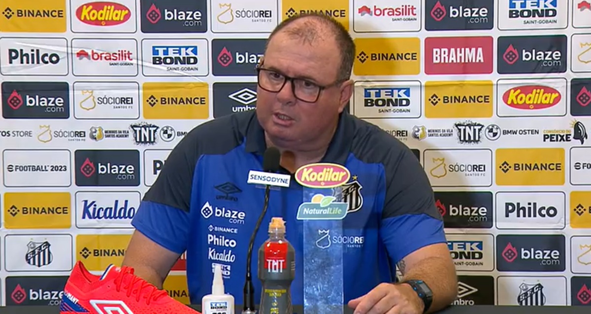 Técnico do Santos, Marcelo Fernandes, na coletiva de imprensa após empate com o Corinthians (Foto: Reprodução/ GE)