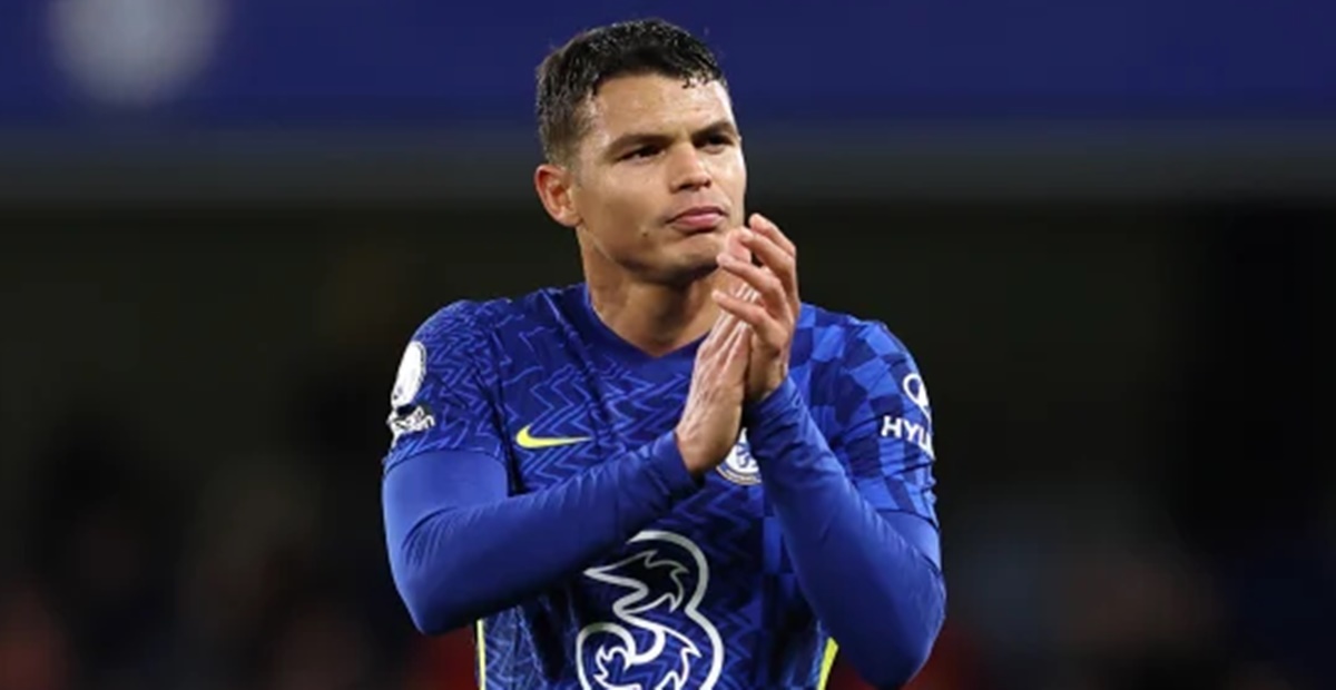 Thiago Silva vestindo a camisa do Chelsea, da Inglaterra (Foto: Reprodução/ ames Williamson/ AMA/ GettyImages)