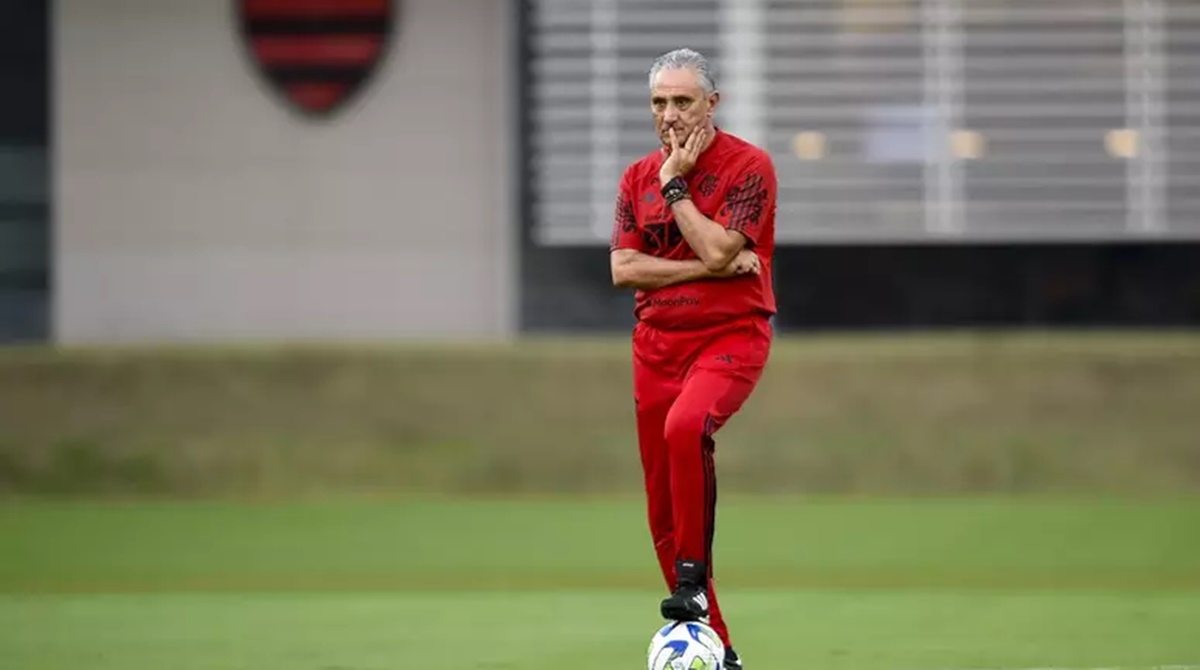 O novo técnico do Flamengo, Tite, em seu primeiro treino ao Rubro Negro (Foto: Reprodução/ Marcelo Cortes/ CRF)