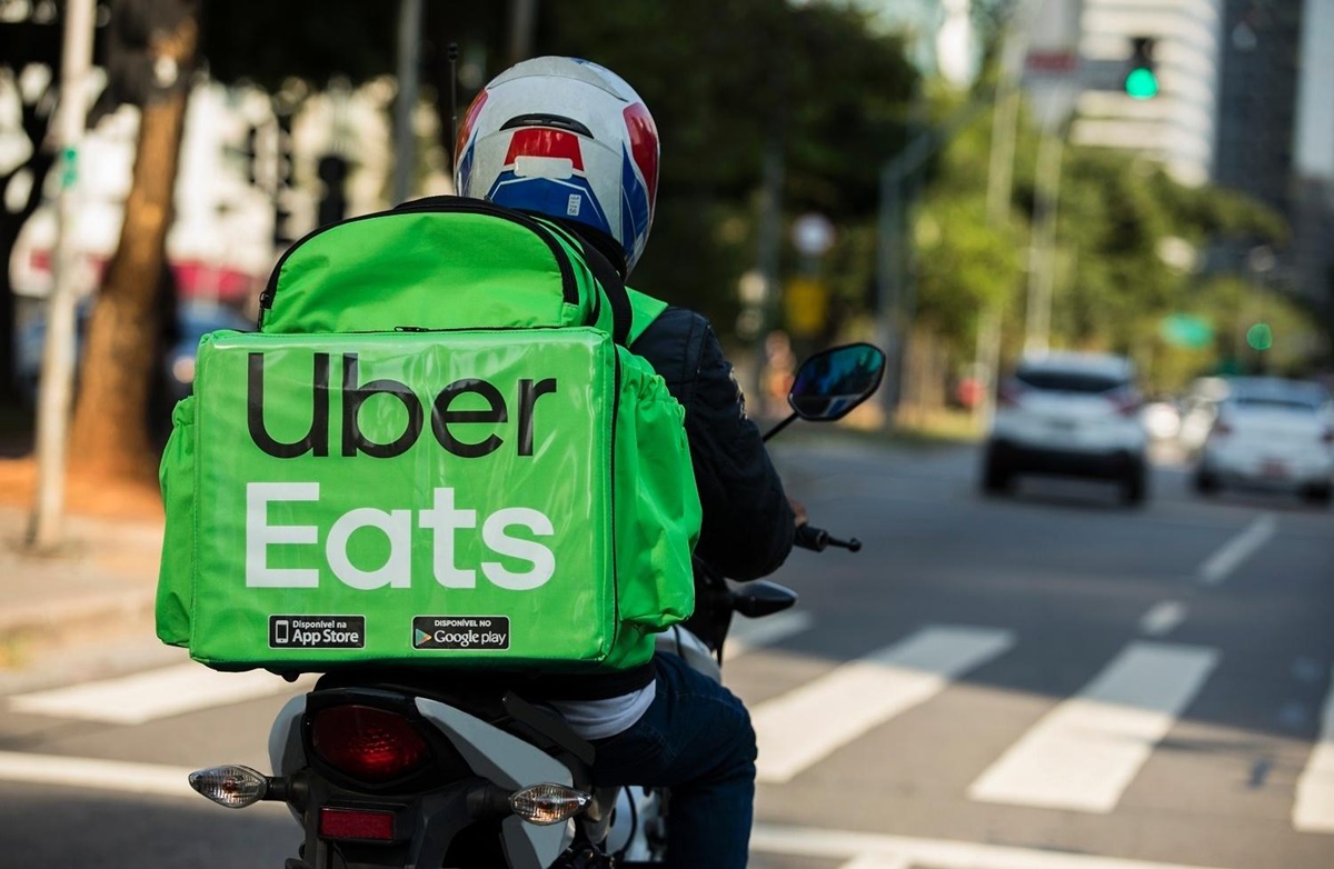 Entregador de delivery da Uber Eats (Foto: Reprodução/ Internet)