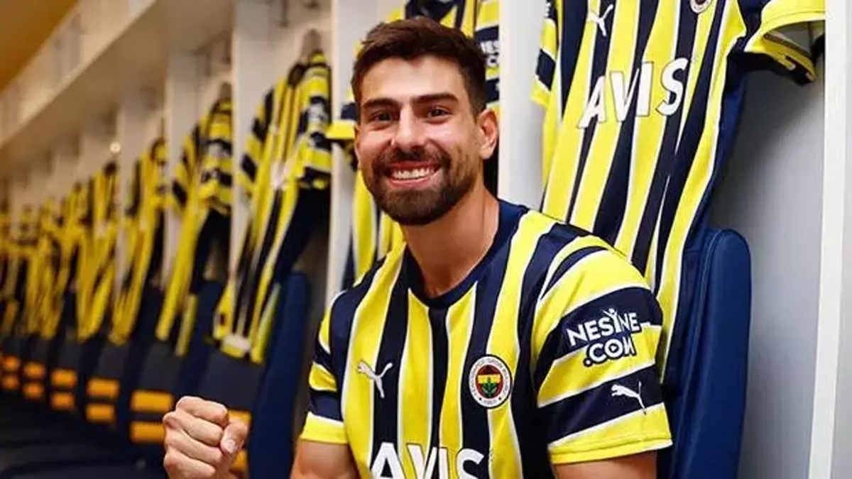 Lucas Peres fica sem jogar até abril de 2024 após grave lesão no joelho (Foto: Reprodução/ Fenerbahçe/ Divulgação)