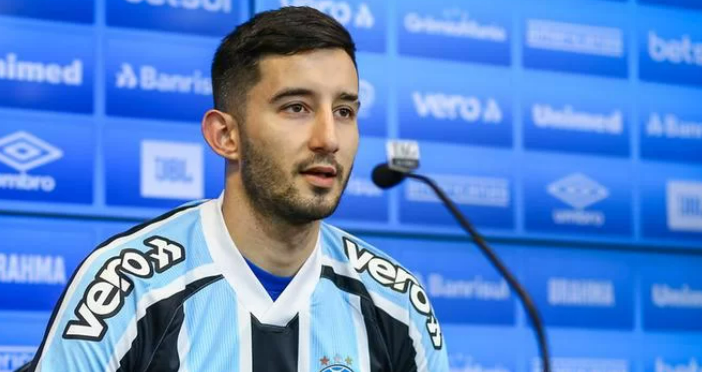 O famoso jogador de futebol, Mathias Villasanti sem sendo sondado por outros clubes (Foto: Reprodução/Internet)