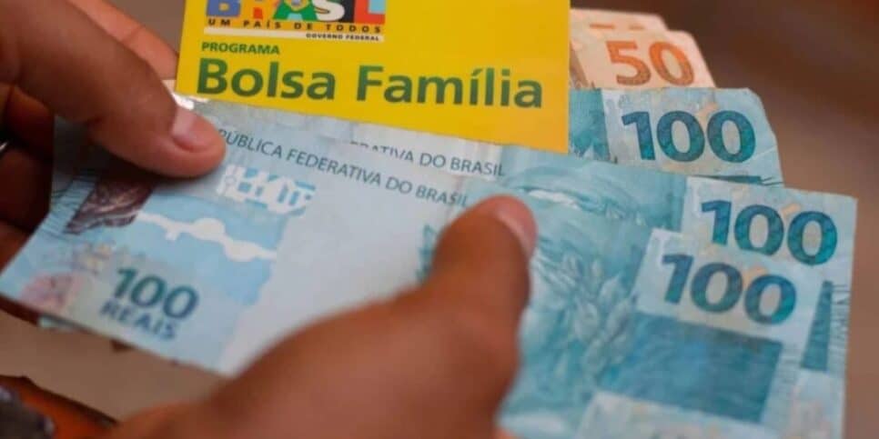 Confira se o 13º salário será pago aos beneficiários do Bolsa Família (Imagem Reprodução Internet)