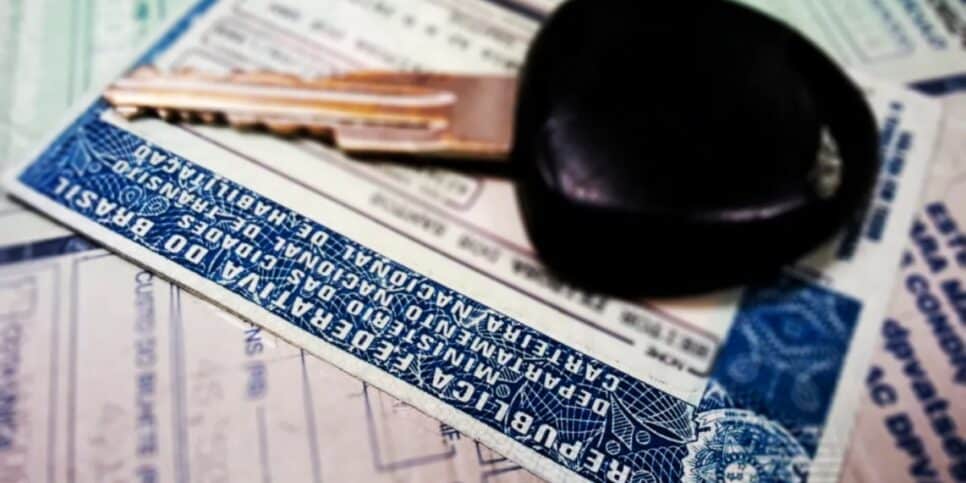 Brasileiros podem tirar carteira de motorista com desconto (Imagem Reprodução Internet)