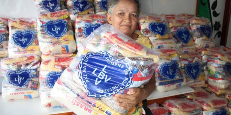 Brasileiros podem receber cesta básica no CRAS (Imagem Reprodução Internet)