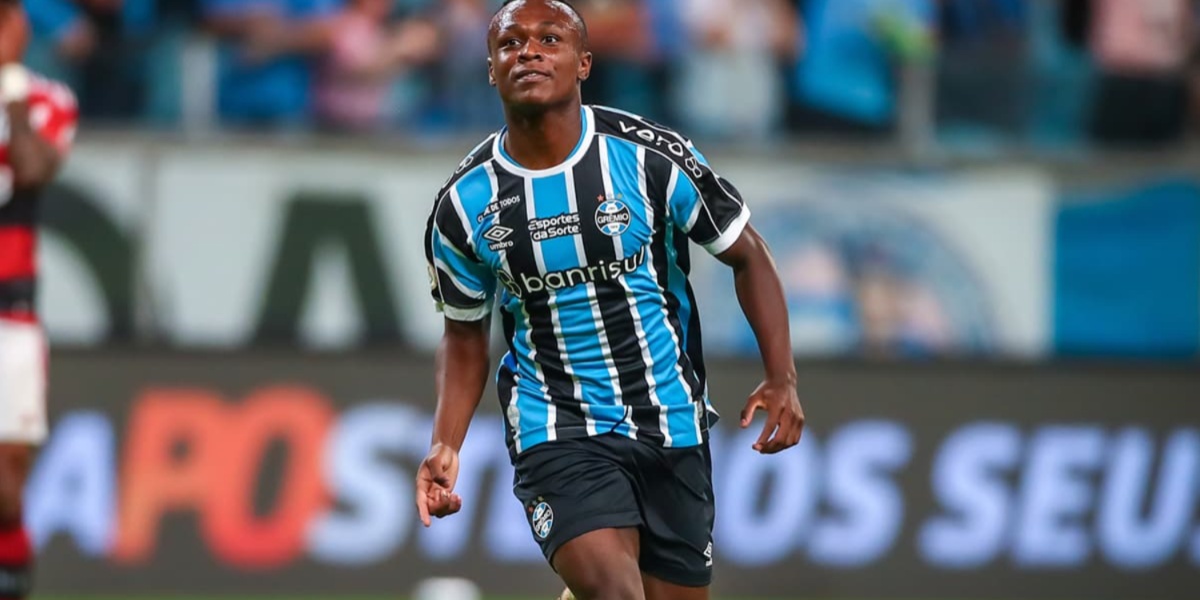Nathan Fernandes, jogador da base que subiu para o time principal do Grêmio (Imagem Reprodução Internet)