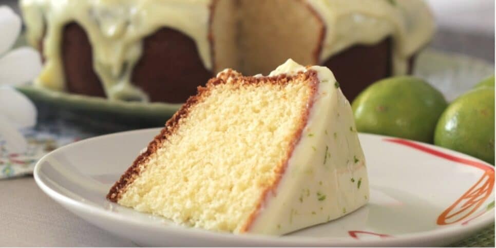 Receita de bolo de limão cremoso com menos de 100 kcal por fatia (Imagem Reprodução Internet)
