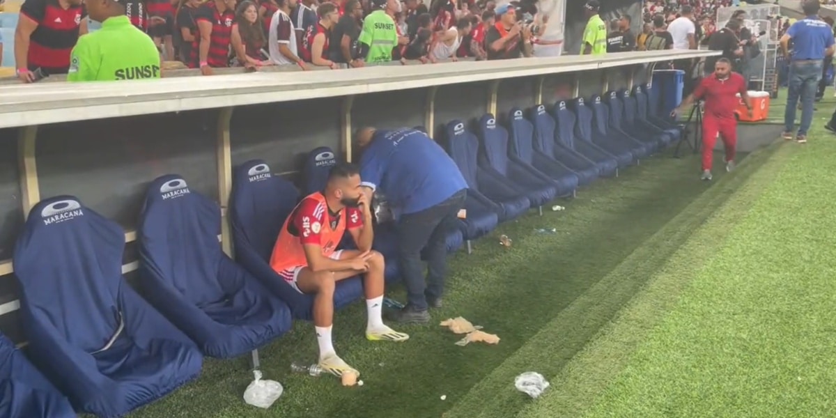 Thiago Maia, jogador do Flamengo, em cena que repercutiu nas redes sociais (Imagem Reprodução X)