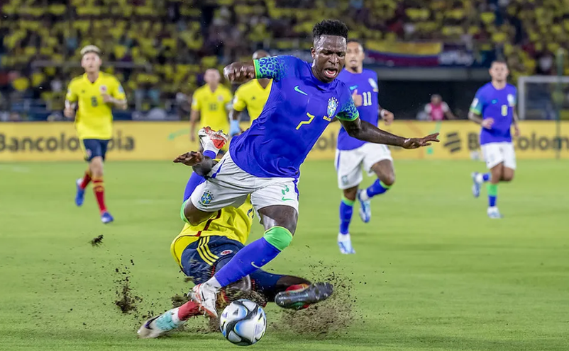 Vinícius Júnior tem lesão confirmada e está fora da Seleção (Foto: Vitor Silva)
