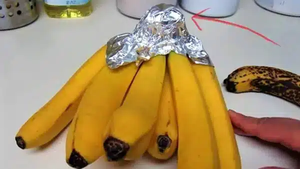 Banana com papel alumínio (Imagem: Reprodução)