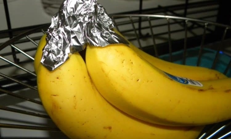 Banana com papel alumínio (Imagem: Reprodução)