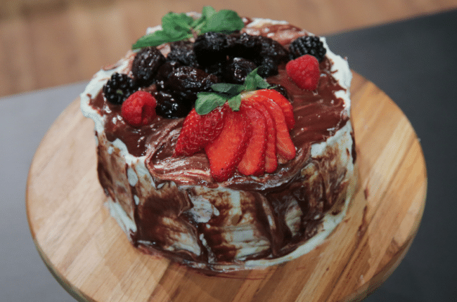 Bolo de ameixa com doce de leite (Imagem: Reprodução)