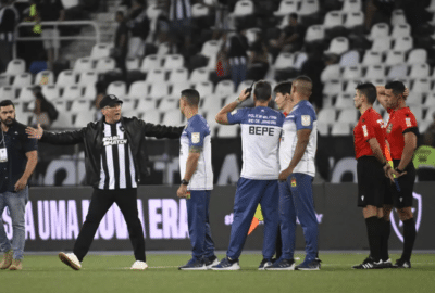 CBF expõe áudio do VAR que resultou na expulsão de Adryelson (Foto: André Durão)