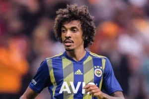 Jogador Luiz Gustavo (Reprodução/Internet)