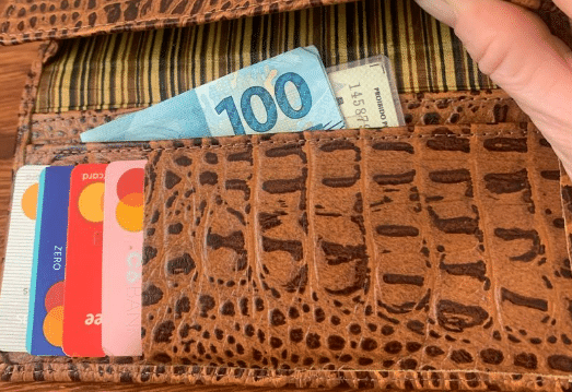 Atenção: descubra o que NUNCA deve estar na carteira ao sair de casa (Foto: Reprodução/Internet)