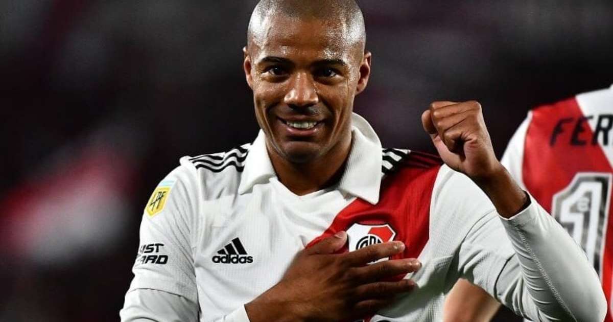 De La Cruz atualmente joga no River Plate (Foto: Reprodução)