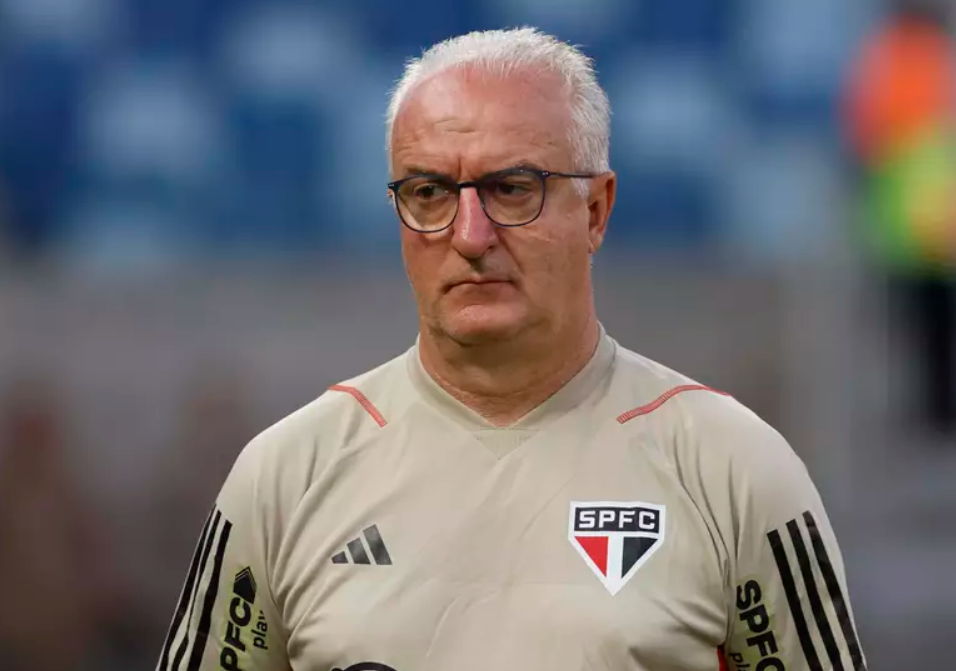 O novo técnico de futebol da Seleção Brasileira vem ajudando o treinador do Tricolor (Foto: Reprodução)