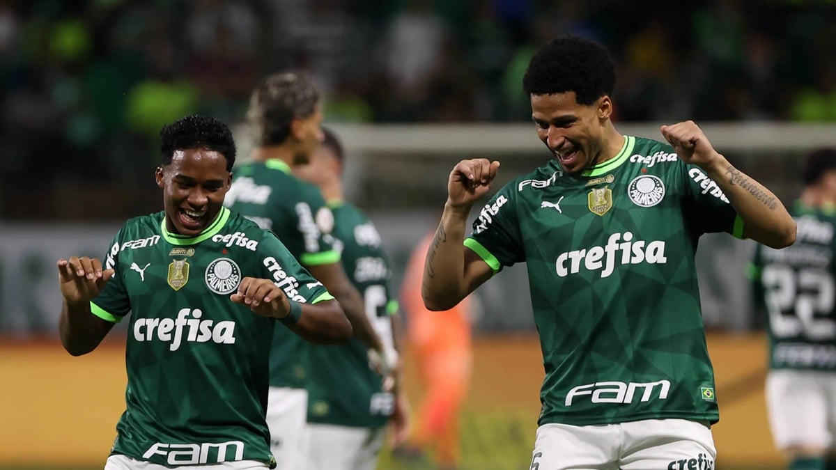 Endrick celebra gol marcado com Murilo (Foto: Reprodução/ Cesar Greco/ SEP)