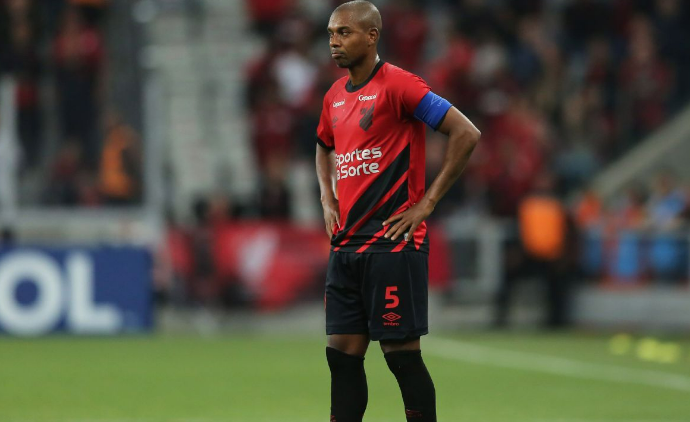 Confirmado! Fernandinho renova contrato com o Athletico (Foto: Reprodução/Internet)