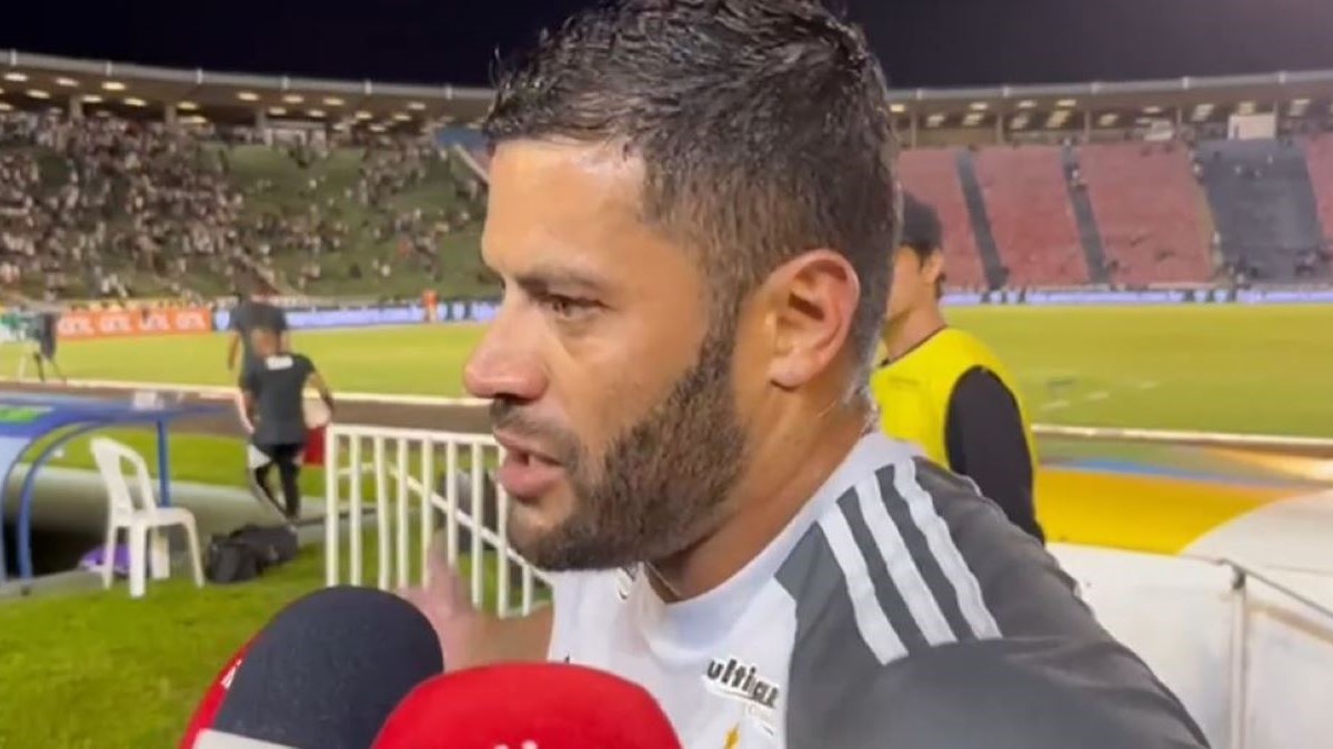 Hulk fala sério após expulsão (Foto: Reprodução/YouTube)