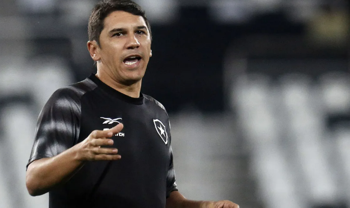 Lúcio Flávio vê cargo ficar por triz e Botafogo toma decisão final (Foto: Vítor Silva/Botafogo)