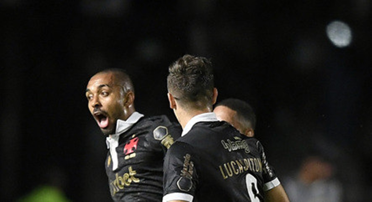 Paulo Henrique comemora seu gol pelo Vasco da Gama em cima do Botafogo no Brasileirão (Foto: Reprodução/ Internet)