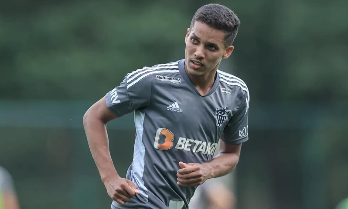 Pedrinho vive na reserva do Atlético-MG; Foto do atleta nos treinos (Foto: Reprodução/ Pedro Souza/ CAM)