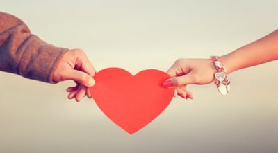 O romance estará sempre no ar para essas pessoas (Foto: Reprodução/ GettyImages)