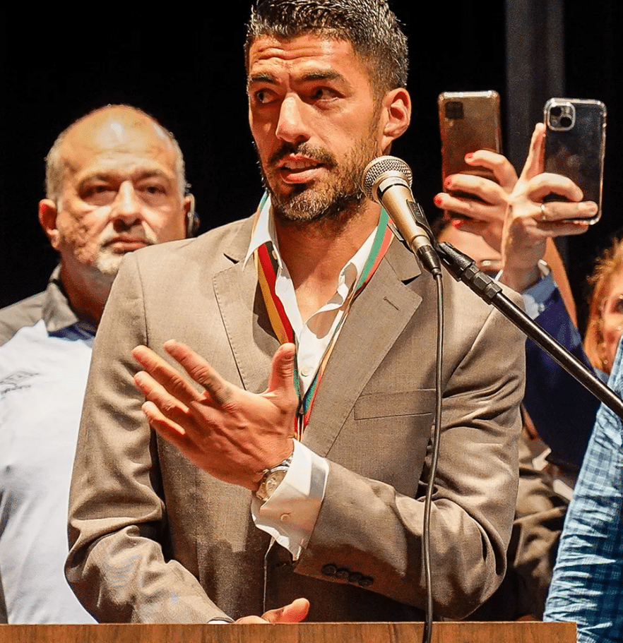 O famoso jogador de futebol foi homenageado nessa terça-feira (Foto: Celso Bender/Agência ALRS)