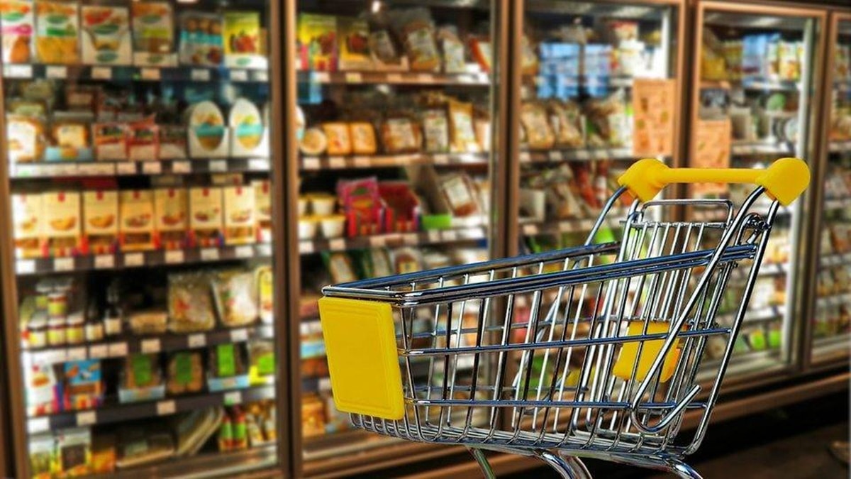 Saiba quais são os alimentos ideais para estocar na Black Friday e economizar a longo prazo (Foto: Reprodução/ Internet/ Montagem)