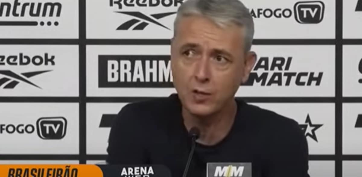 Tiago Nunes em coletiva pós-jogo (Foto: Reprodução/ YouTube)