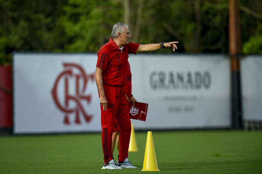 Tite comanda os treinos do Flamengo (Foto: Reprodução/ CRF/ Internet)