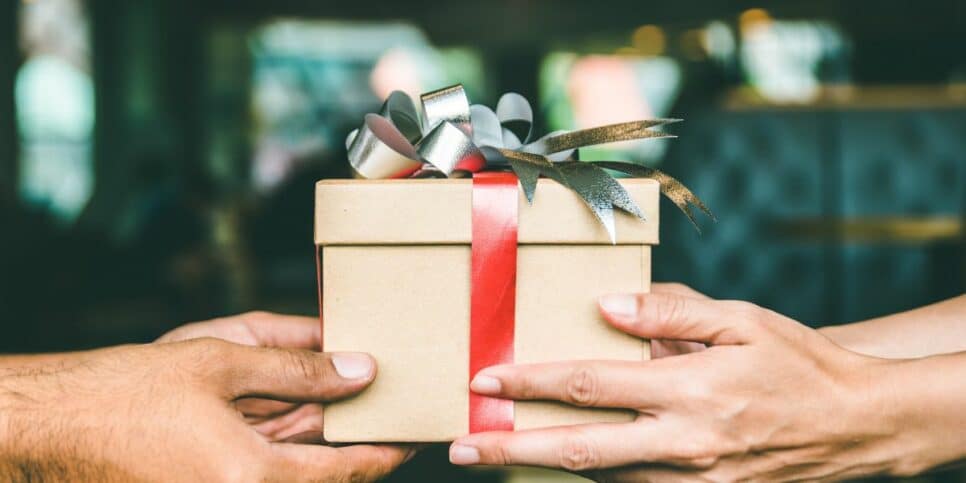 Escolha o perfume ideal para dar de presente para um ente querido no Natal (Imagem Reprodução Internet)
