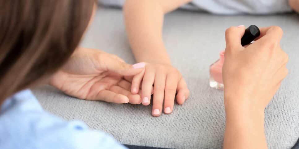 Confira modelos de design de unha curta para festa do ano novo (Imagem Reprodução Internet)