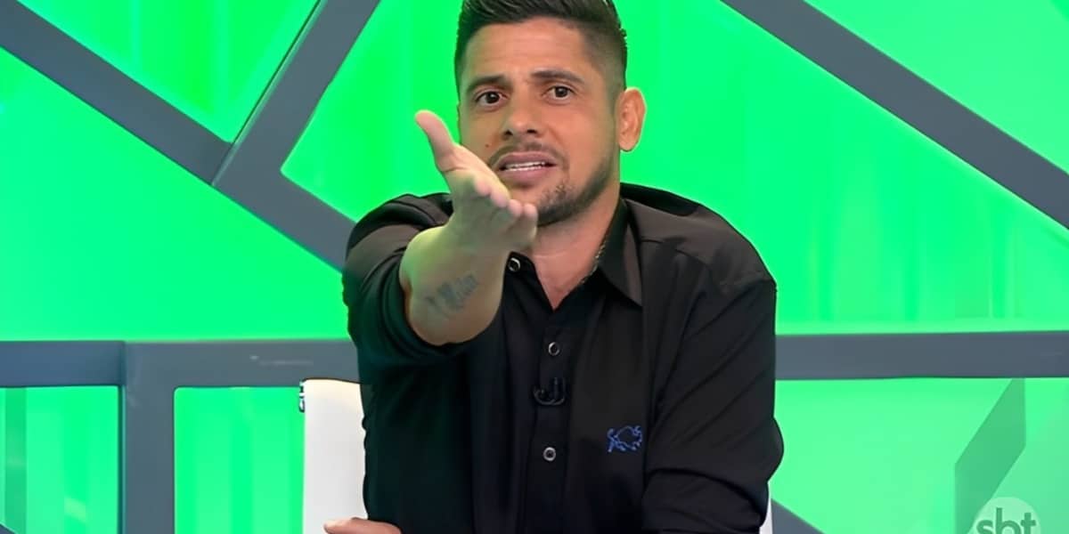 Cicinho, ex jogador e comentarista, fala o que pensa sobre campanha do Botafogo em 2023 (Imagem Reprodução Internet)