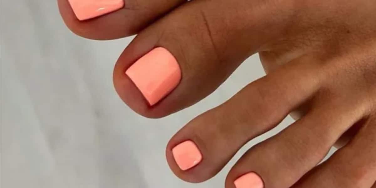 Esmalte cor pêssego como inspiração para pedir à pedicure (Imagem Reprodução Internet)