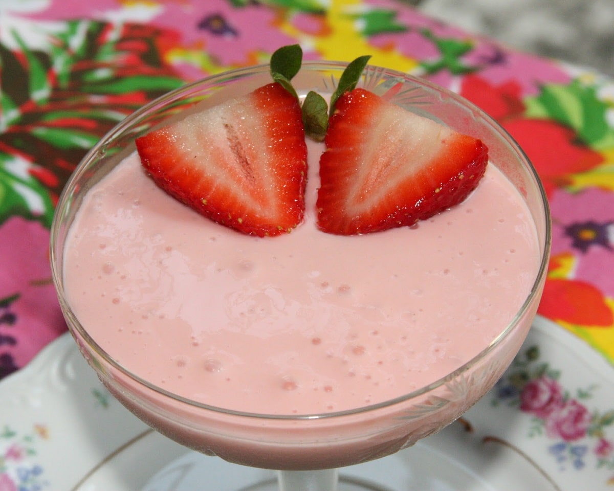 Mousse de morango de liquidificador (Foto: Reprodução)